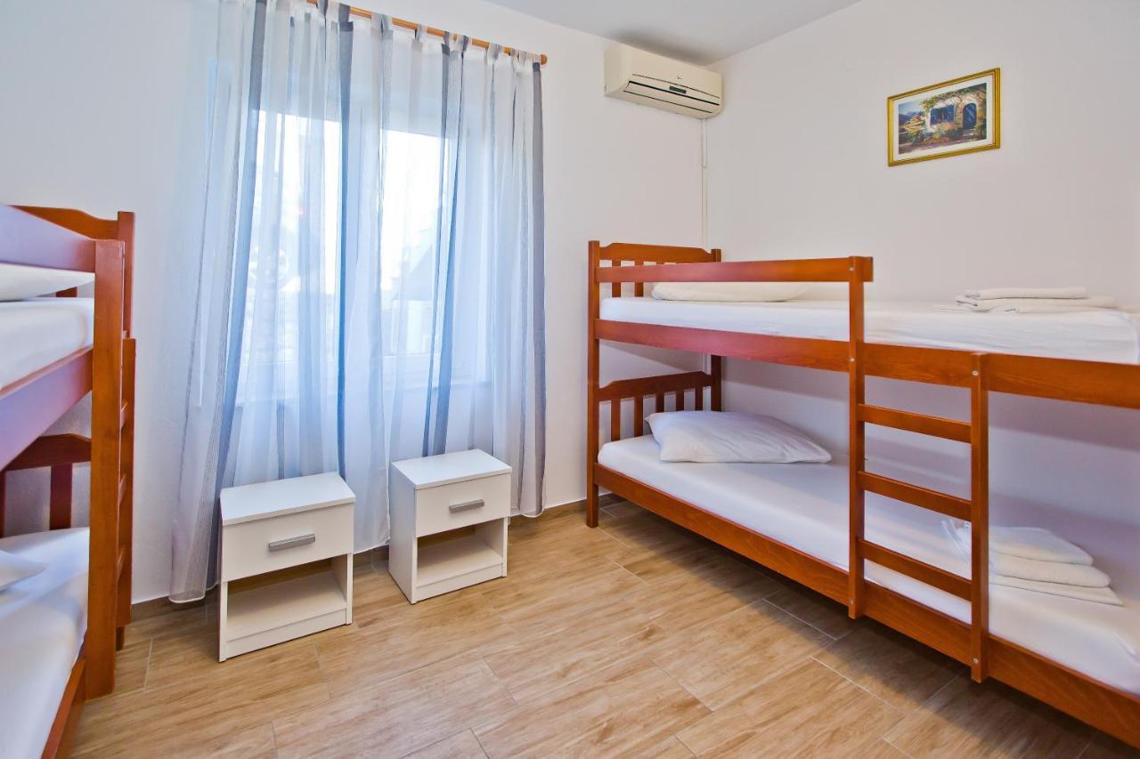 Luka'S Lodge Guesthouse & Hostel Hvar Town Exterior foto