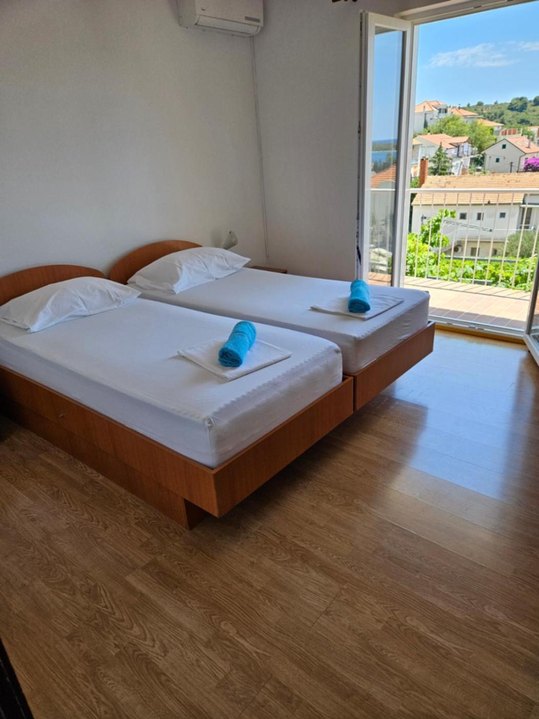 Luka'S Lodge Guesthouse & Hostel Hvar Town Exterior foto